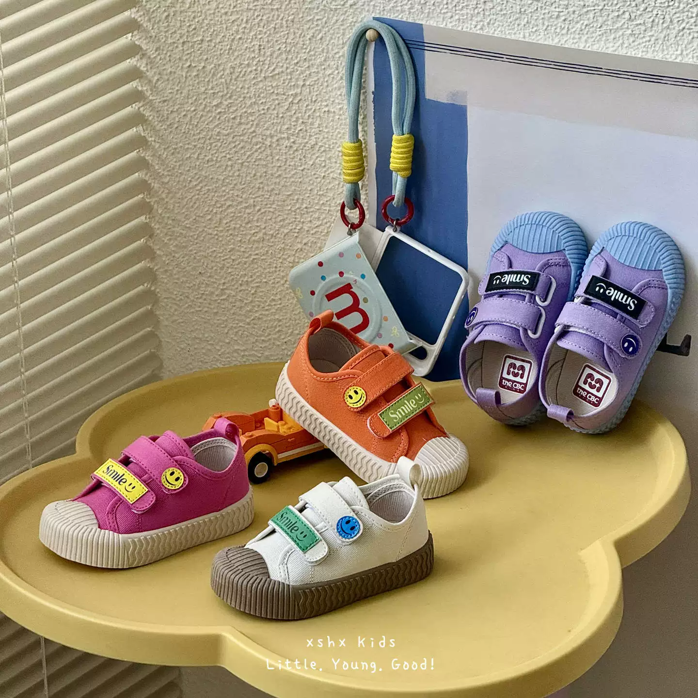 XSHX Chaussures en toile Smile Cookie Retro Happy pour enfants, double scratch, antidérapantes, intérieur-extérieur · MOHE China shoe factory