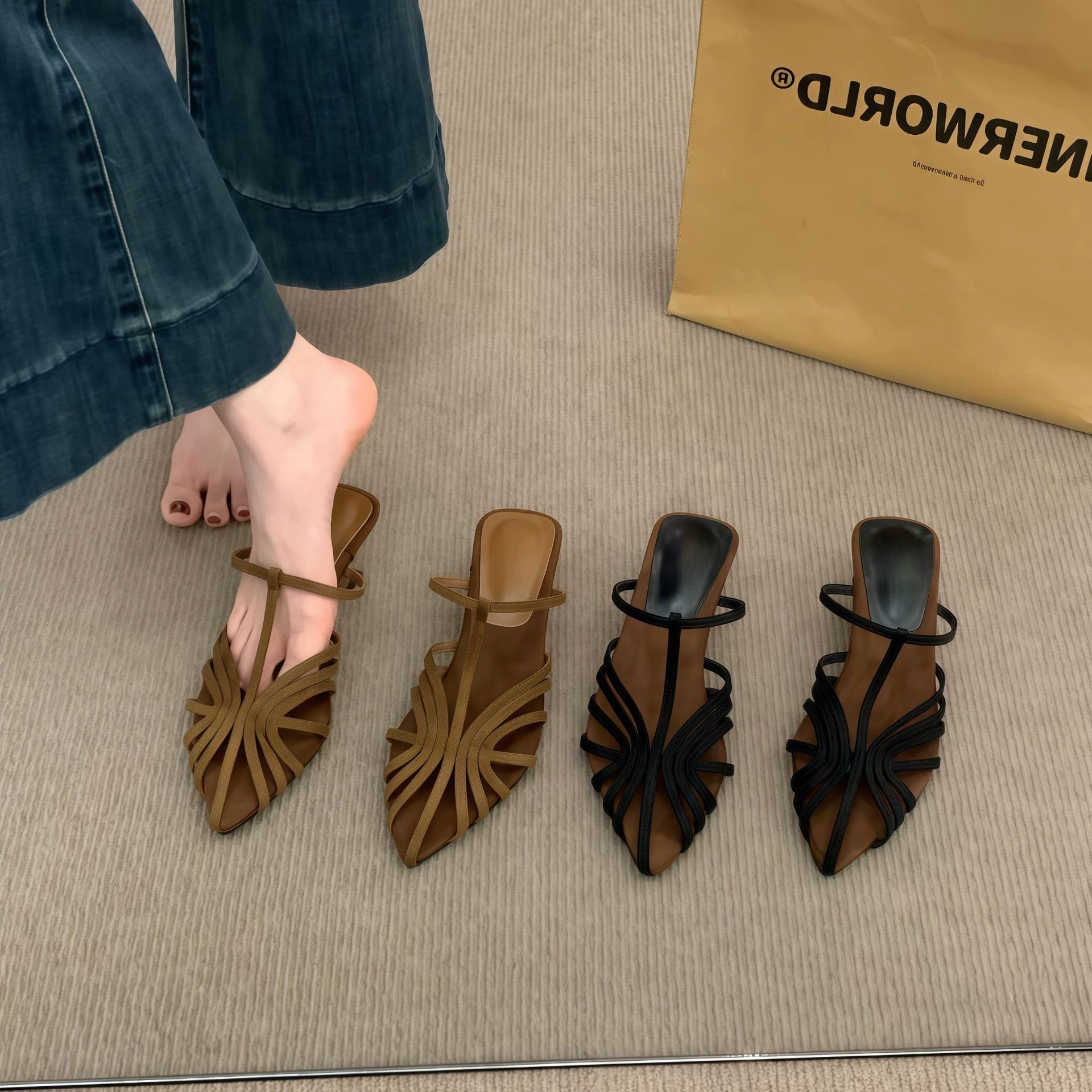 Sandales glissées à talon compensé unique creux respirant pour femme, été 2026 · MOHE China shoe factory