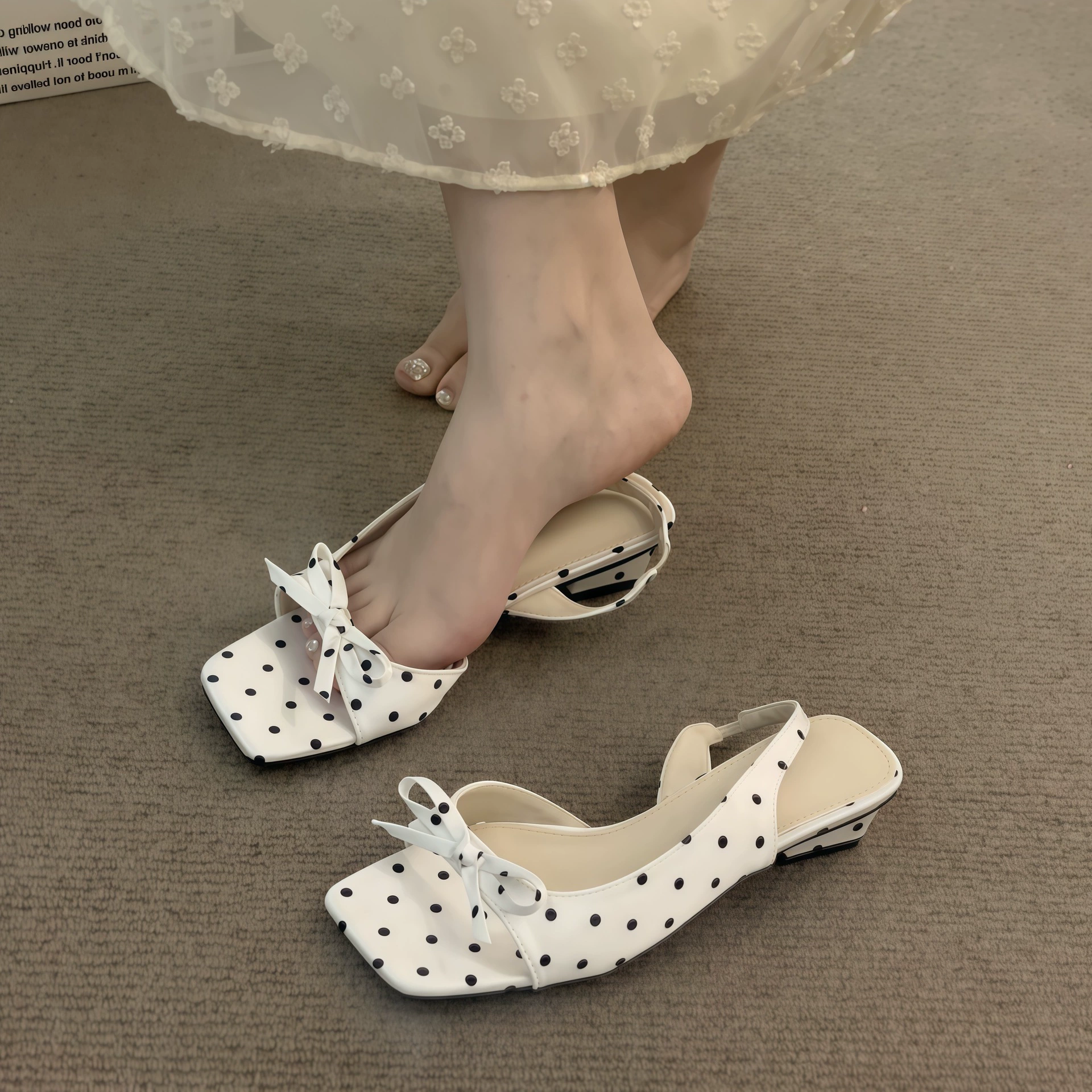 Sandales compensées à pois françaises pour femme, été 2026 pour robes · MOHE China shoe factory