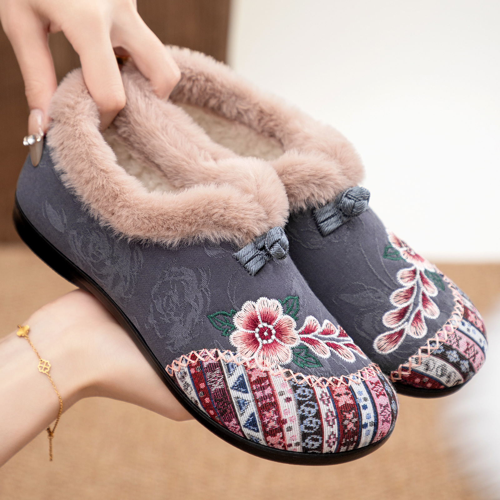 Women's Embroidered Thermal Snow Boots · YANYAN China shoe factory