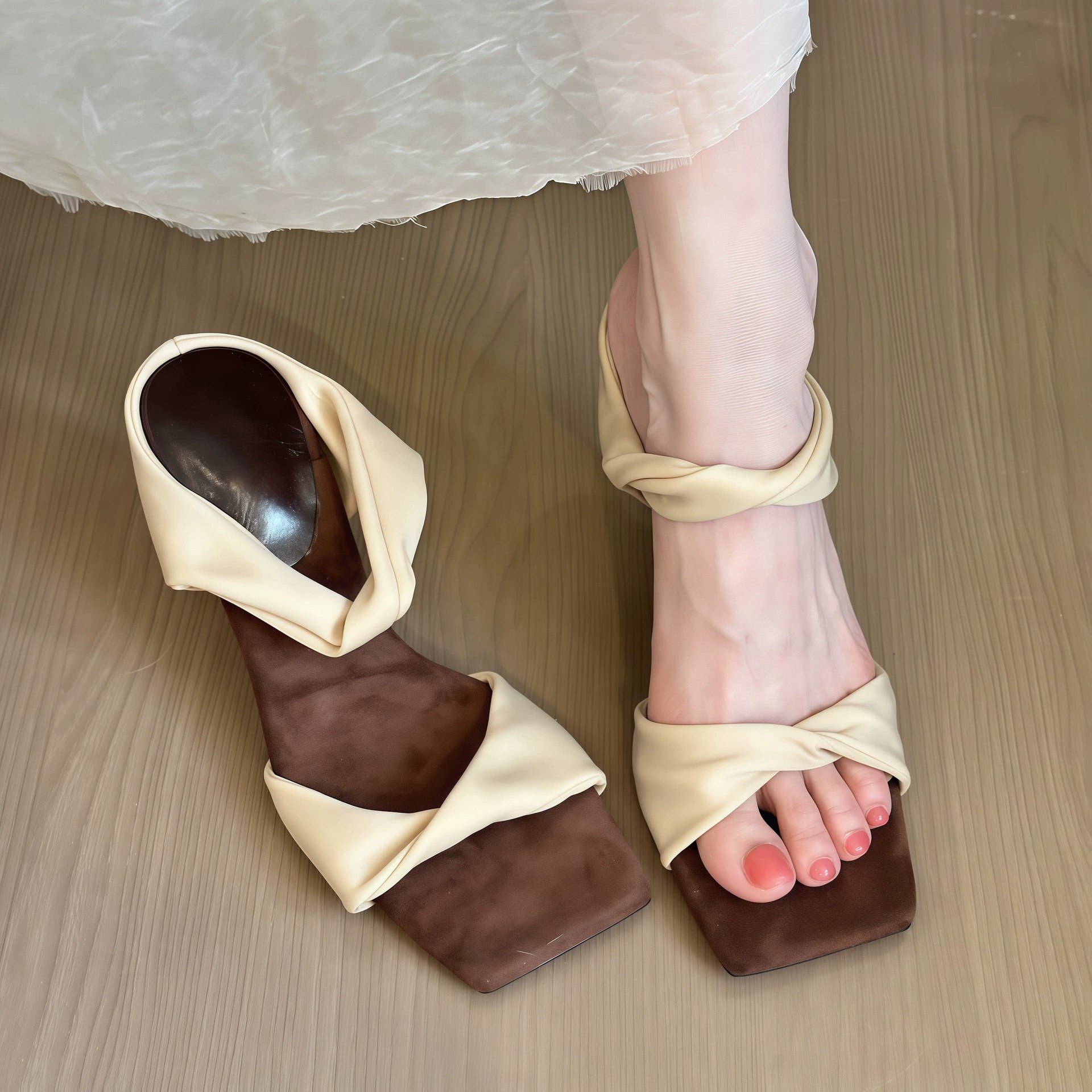 Sandálias Casuais Chuyuji Femininas Férias Coreanas Dedinho Chinelo Salto Grosso · MOHE China shoe factory