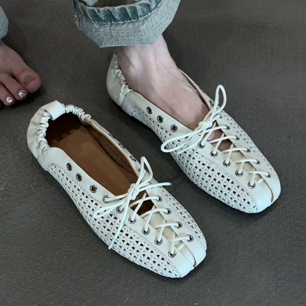 Nouvelle Arrivée Chaussures Plates à Lacets Polyvalentes Bout Carré pour Femmes Rétro Bout Rond Lacets Croisés · MOHE China shoe factory