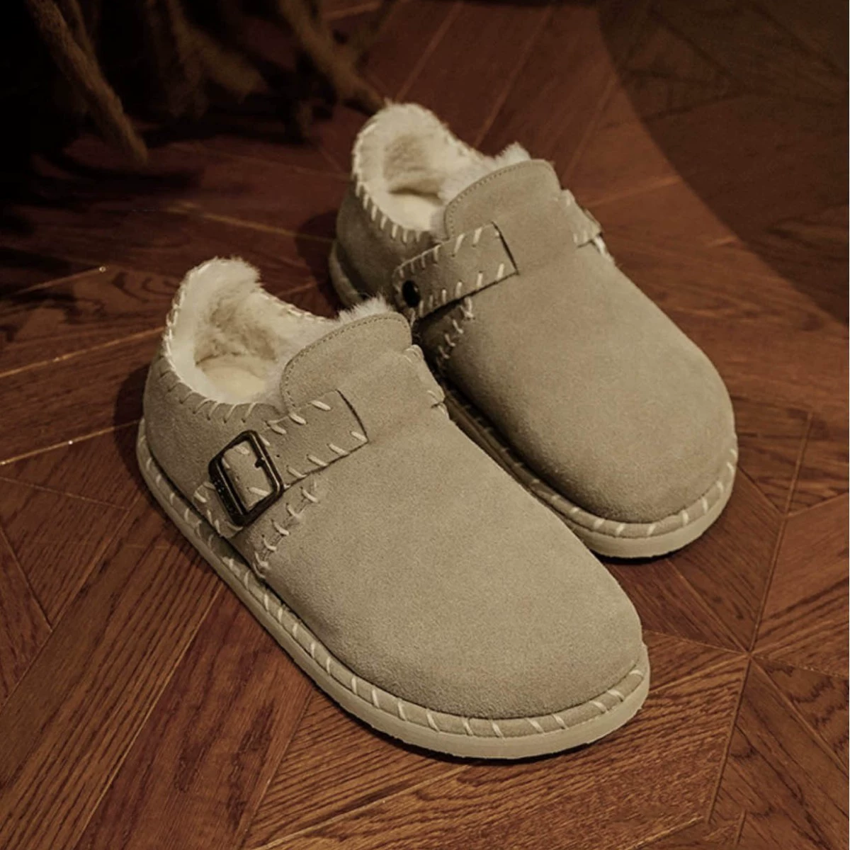 Nouvelles chaussures Birkenstock en daim doublées en polaire épaisses pour femme Hiver, enveloppantes, semelle épaisse, chaussures en coton