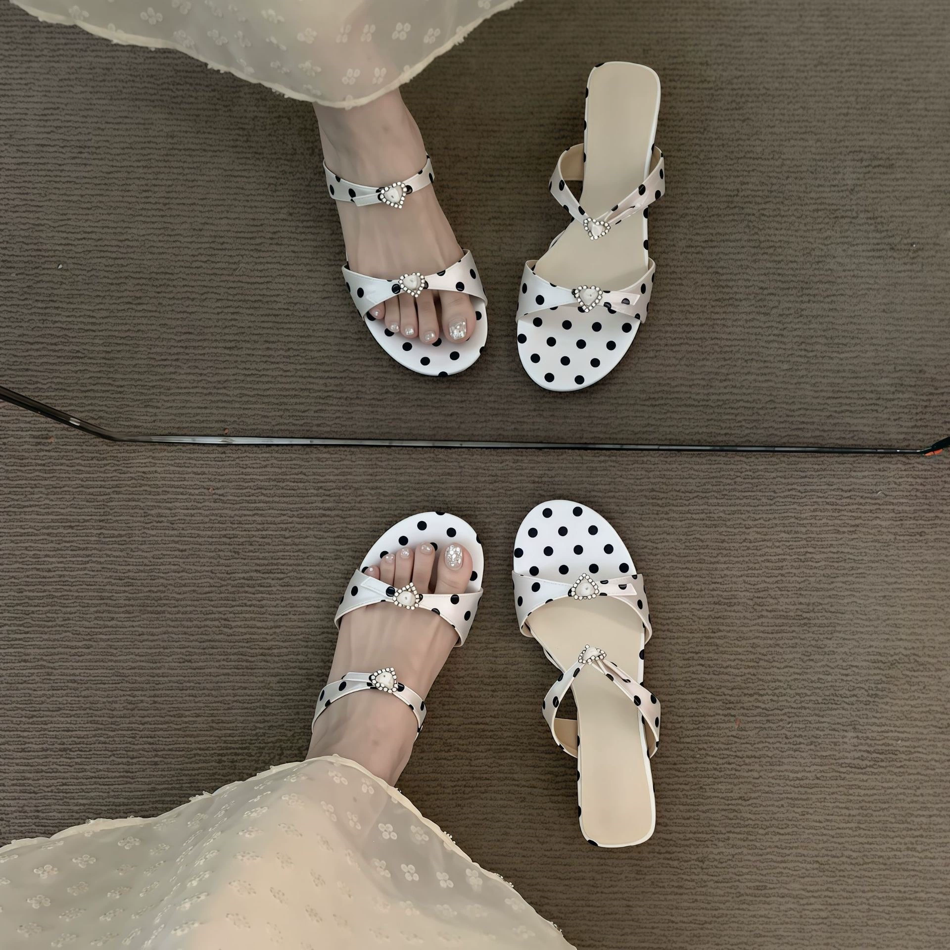 Chinelos Chuyuji Femininos Franceses Salto Grosso Poá 2026 Verão para Vestidos · MOHE China shoe factory