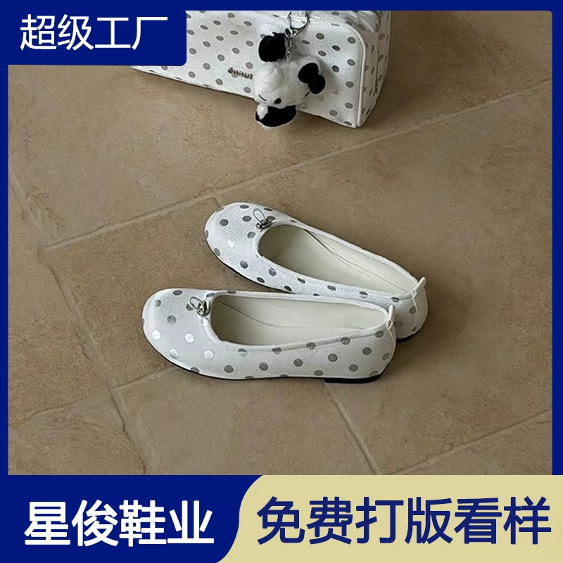 أحذية باليه فرنسية منقطة 2026 بيضاء للتنقل بإسفين مخفي · MOHE China shoe factory
