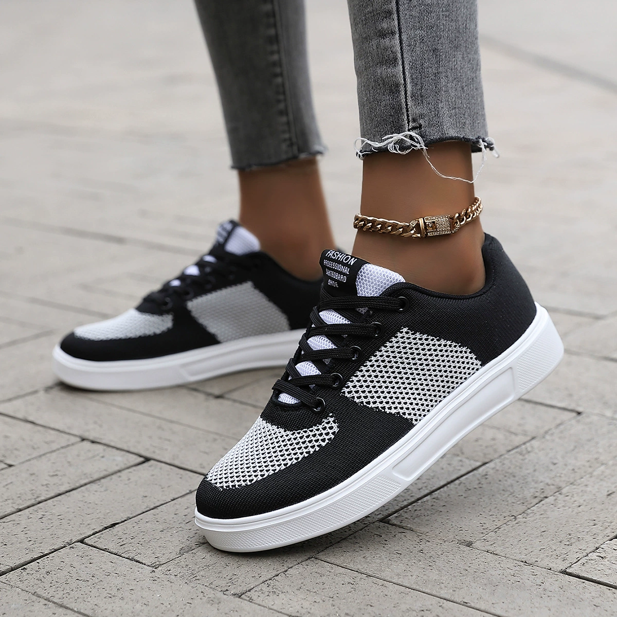Sneakers mesh grande taille 44 traversée, chaussures bateau noires mode flywoven creuses pour filles