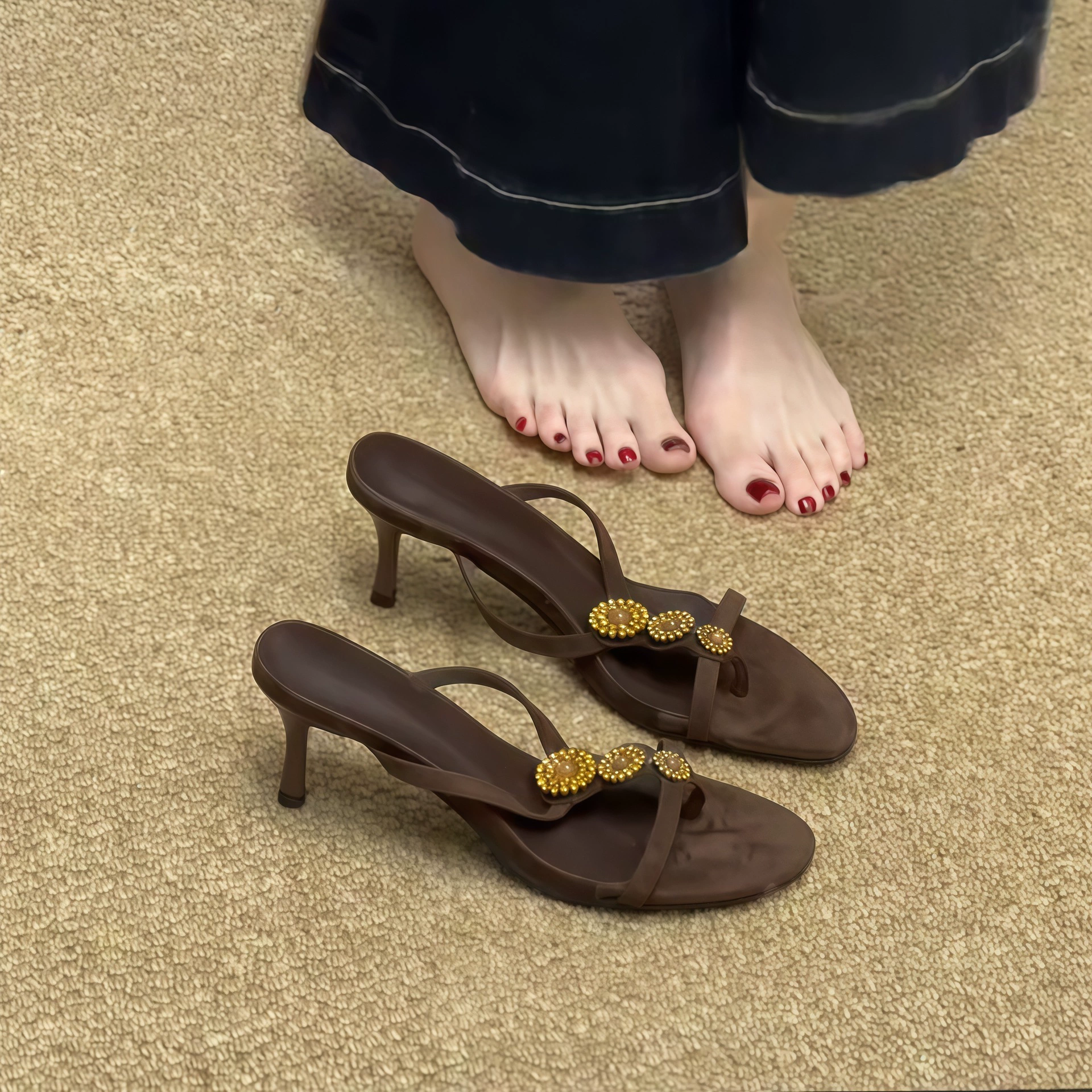 Sandales talon haut françaises à bride orteil boucle métallique pour femme, bout rond rétro · MOHE China shoe factory