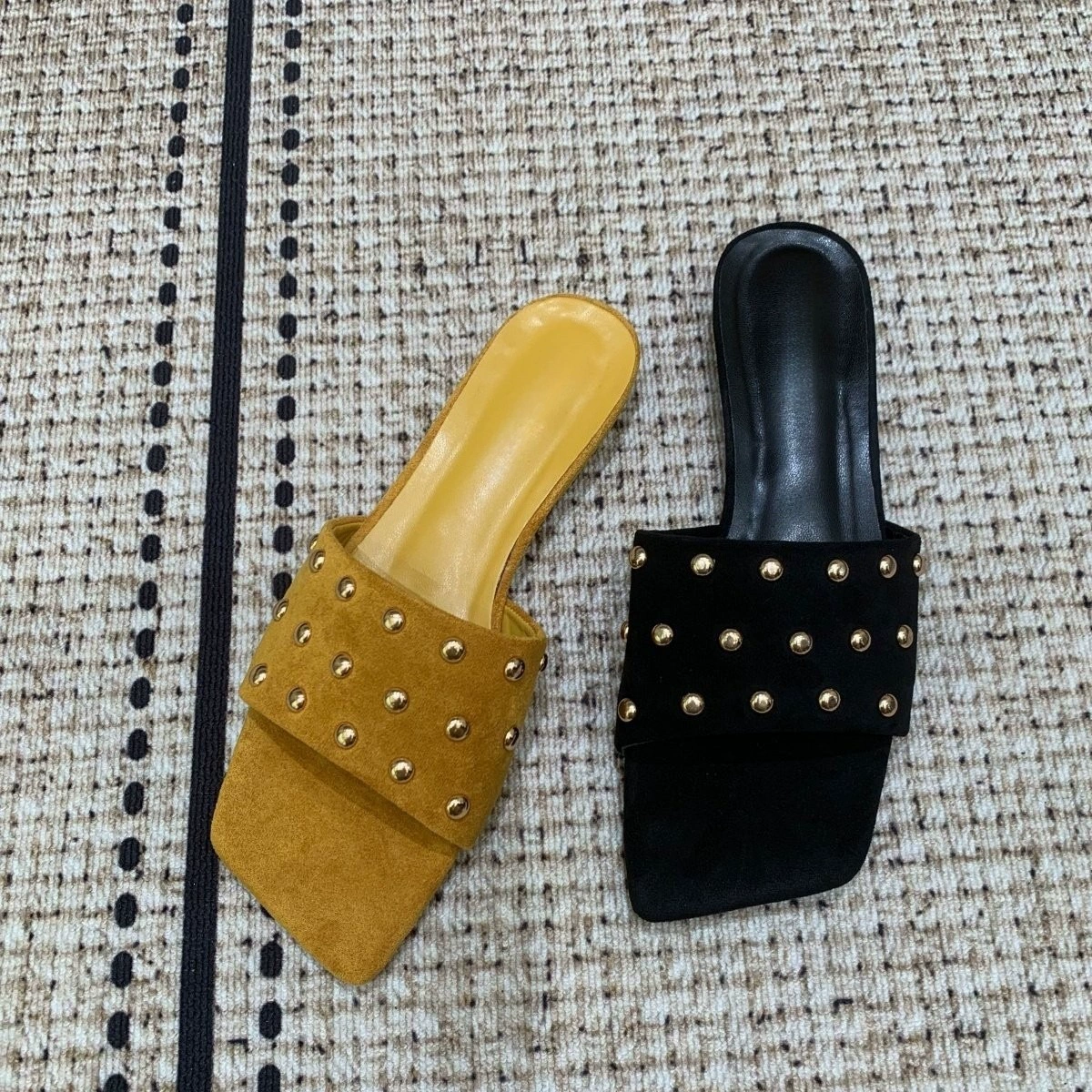 Sandales glissières minimalistes coréennes à rivets pour femme, été 2026 plage vacances · MOHE China shoe factory