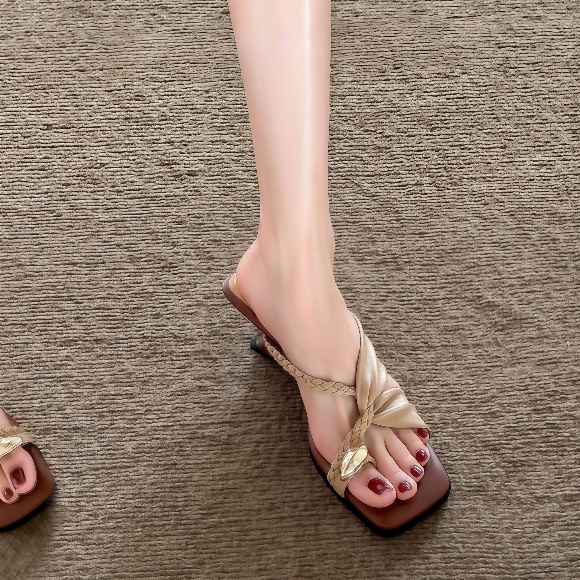 Chuyuji Keilabsatz-Sandalen für Damen Sommer 2026 Neu Kreuzriemen offene Zehen Mode Hoch · MOHE China shoe factory
