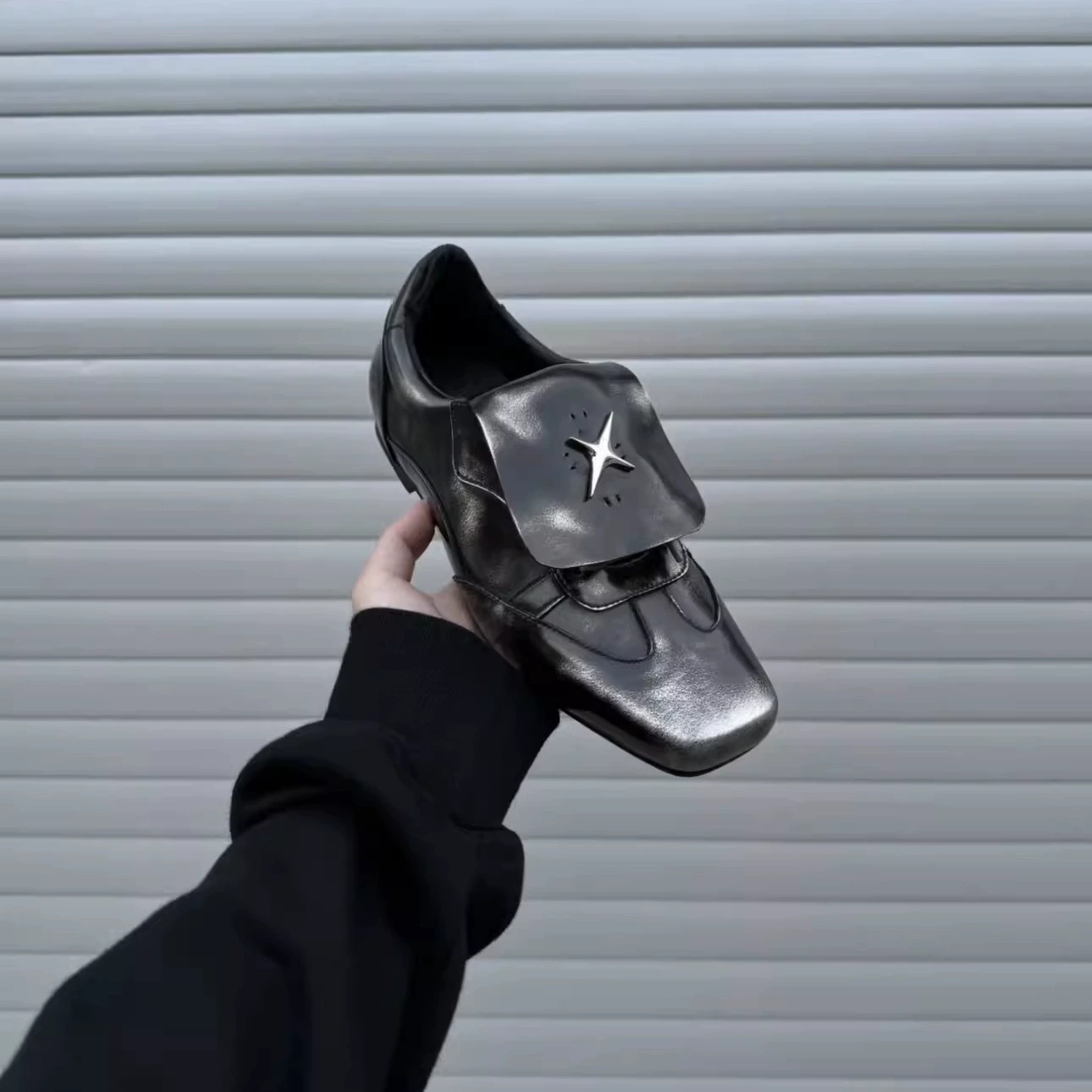 Nouvelles chaussures en cuir à lacets pour femmes, style britannique, talon épais, bout carré, rétro, faites à la main, escarpins · MOHE China shoe factory