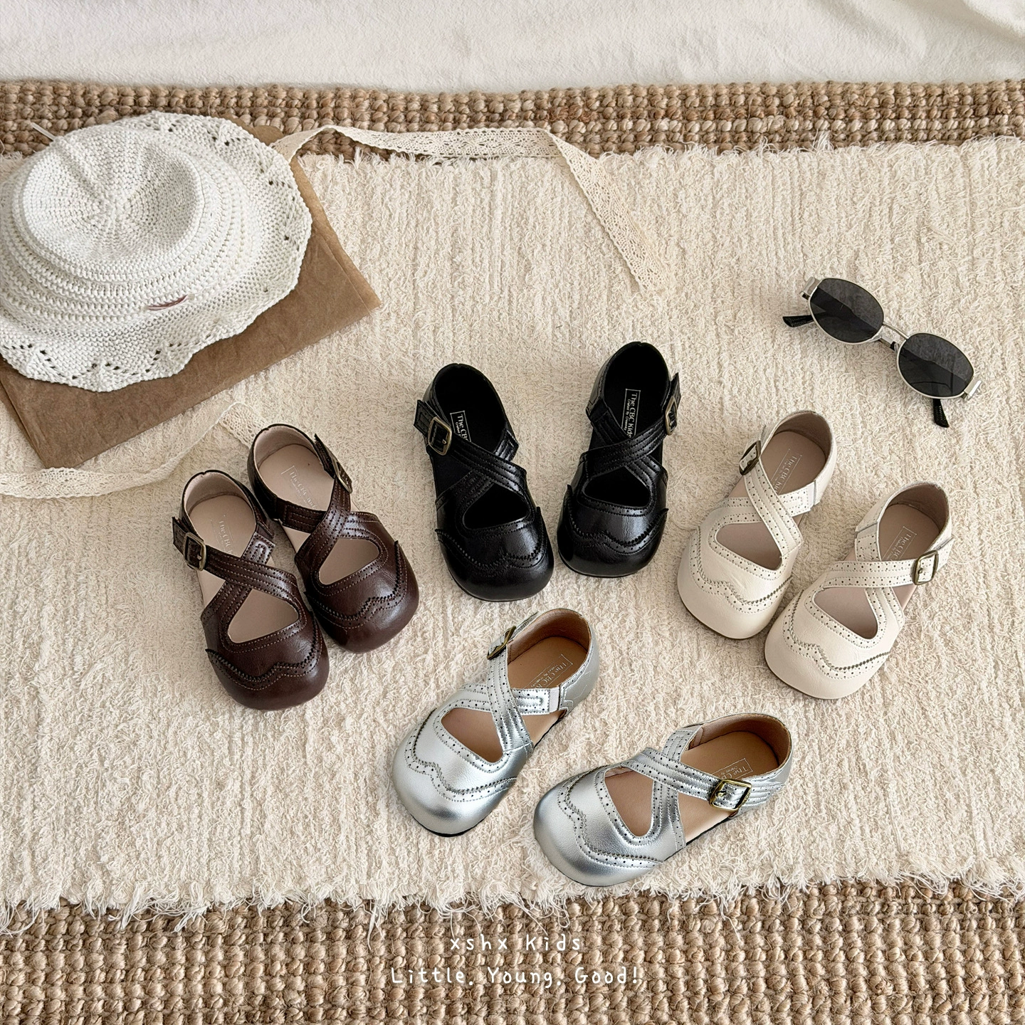XSHX Sandálias Infantis Britânicas com Broche e Entalhe, Bico Redondo, Tira Mágica, Primavera Verão, Respiráveis, Sola Macia de Borracha, Meninas · MOHE China shoe factory