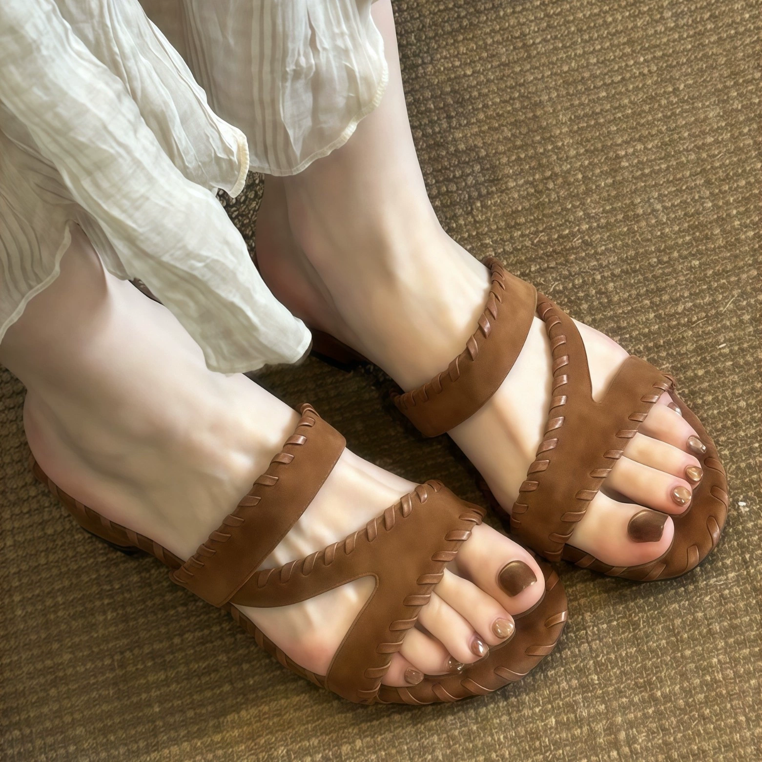 Chuyuji Femmes Sandales Rétro Talon Haut Bout Ouvert 2026, Talon Épais Style Romain · MOHE China shoe factory