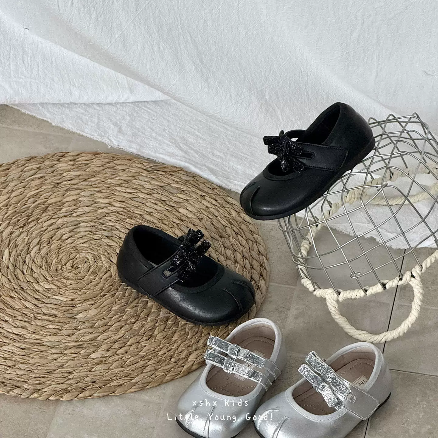 XSHX Retro Koreanisch Mädchen Weite Zehe Mary Jane Klett Anti-Rutsch Gummi Schmetterling Silber · MOHE China shoe factory