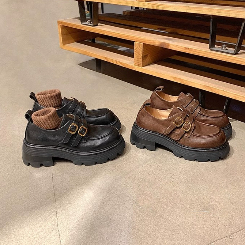 Frühlings 6 cm erhöhende Pferdeleder-Slipper mit Schnalle und Blockabsatz