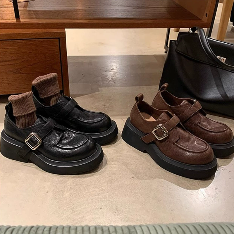 Novo Outono Inverno Mocassim Bico Redondo em Couro Lavado para Mulheres