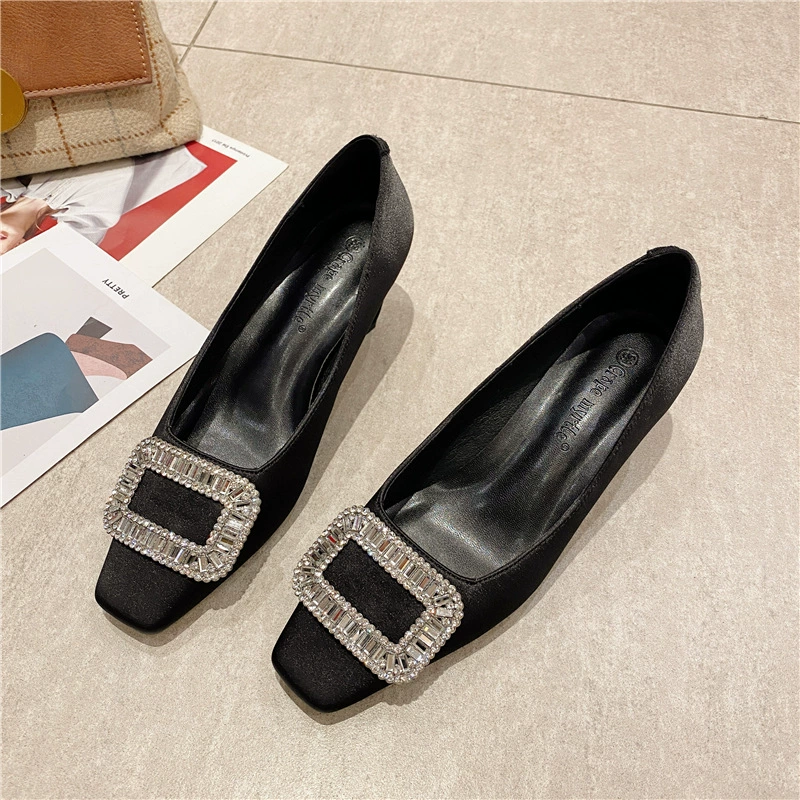 Quadratische Schnalle High Heels für Damen 2026 Frühling Neuheit klobiger Absatz Kristall spitze Schuhe 8829 · MOHE China shoe factory
