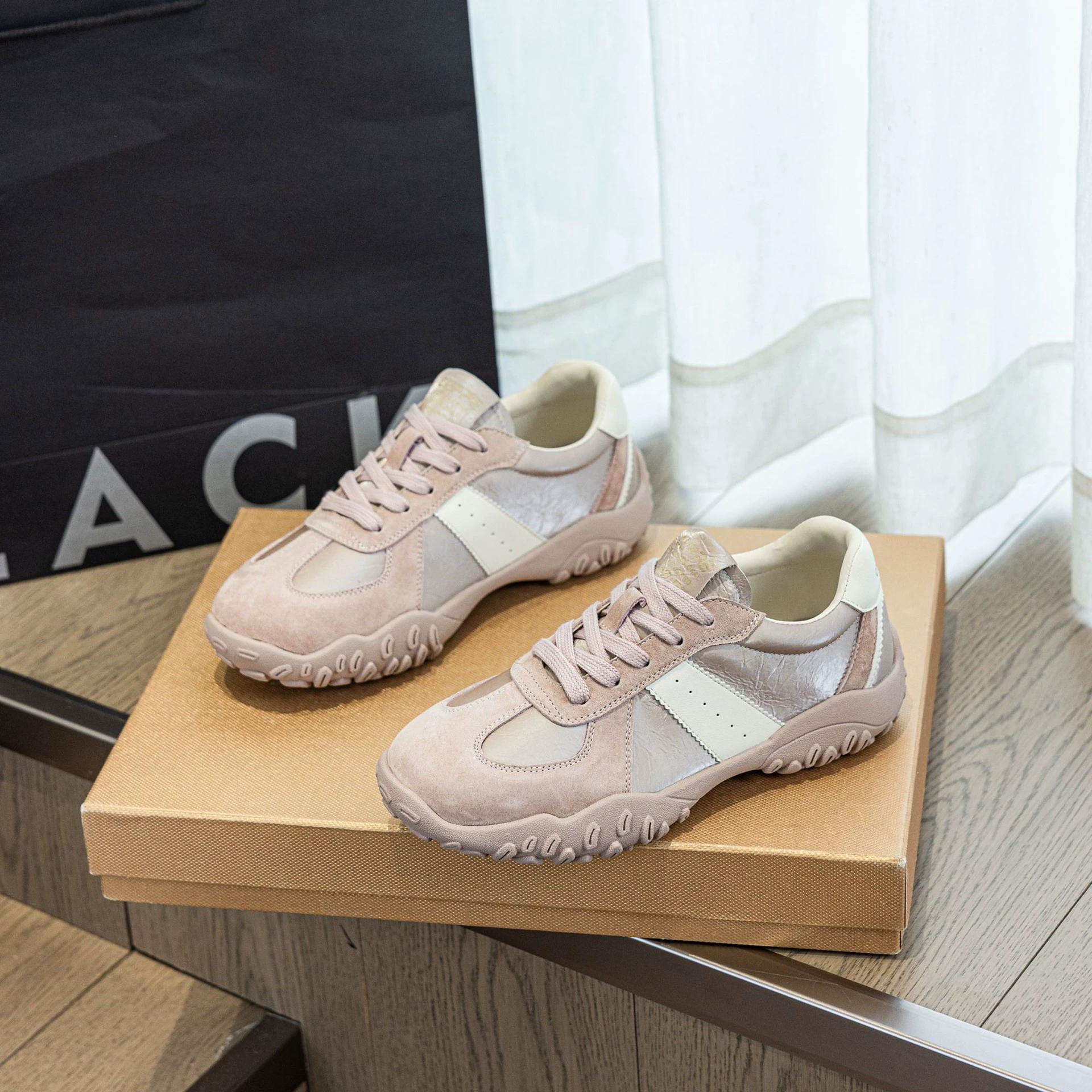 7cm Height Increase Genuine Leather Non-slip German Trainers for Women, Soft Sole 56002