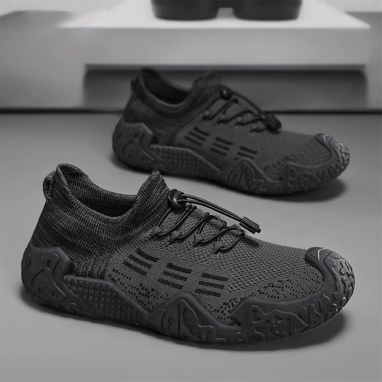 Herren Sommer 2026 Freizeitschuhe, Flyknit-Mesh atmungsaktiv, leicht, Studenten-Laufschuhe, Modell 2070 · MOHE China shoe factory