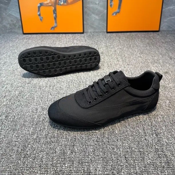 Men's Breathable Mesh Soft Sole Skate Shoes · YANYAN China shoe factory