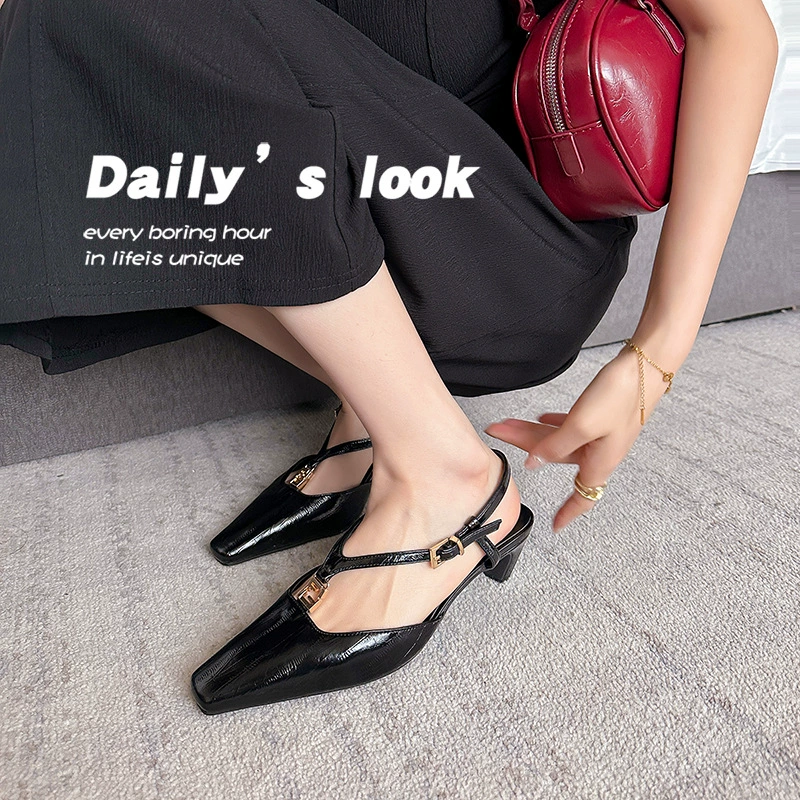Eckige Zehenpartie, goldene Schnalle, Aalhaut, Kitten-Heel, offene Rücken-Sandalen für Damen, Sommer