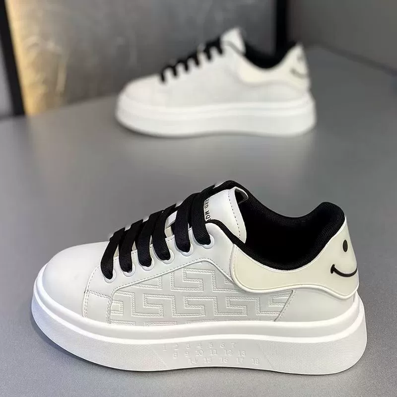 Zapatillas blancas de plataforma gruesa casual modernas de primavera 2026 para hombre, zapatos deportivos para estudiantes