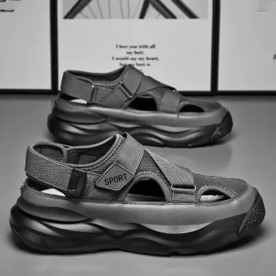 Men's Sandals New Summer Outdoor Breathable Anti-Odor Clog Beach Shoes Anti-Slip Half Slippers Toe Cover · YANYAN China shoe factory