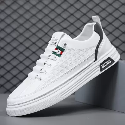 Men's Shoes 2026 New White Sneakers Spring Breathable Casual Board Shoes Business Slip-On Trendy