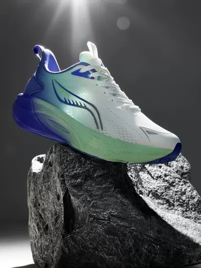 Summer Mesh Breathable Men's Running Shoes Lightweight Cushioned Soft Sole · YANYAN China shoe factory