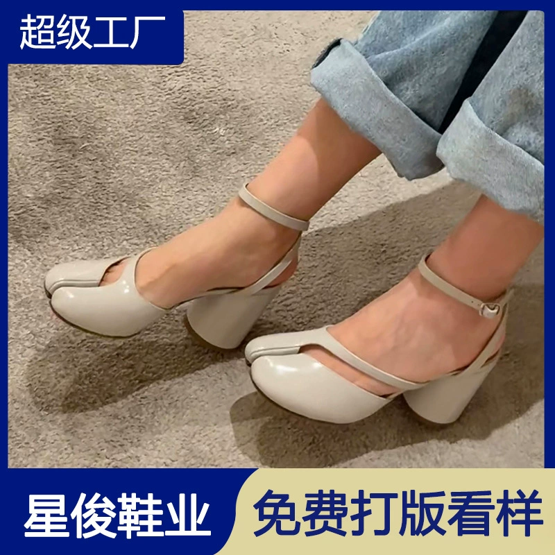 Tacones de punta partida con hebilla estilo caballo vintage para mujer 2026 Bombas de tacón bloque verano