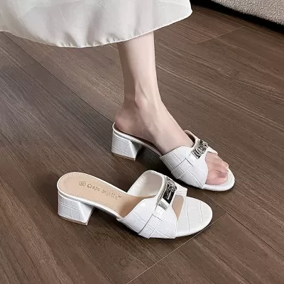 2026 Summer New Women's Metal Lock Slippers Flat Heel Fish Mouth Casual
