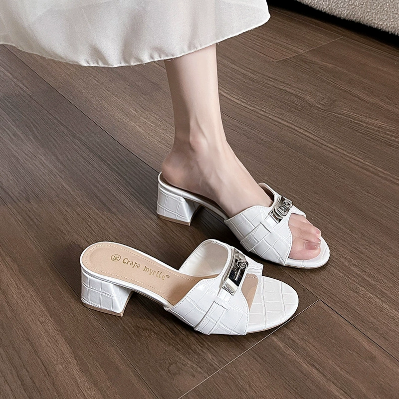 2026 Summer New Women's Metal Lock Slippers Flat Heel Fish Mouth Casual