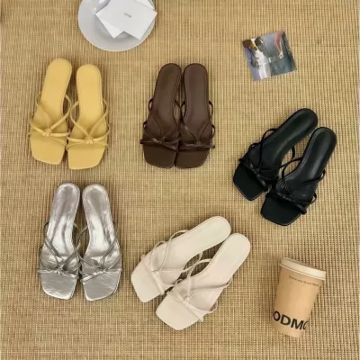 Chuyuji French Thin Strap Toe Post Low Heel Silver Sandals Women Summer Slide · YANYAN China shoe factory