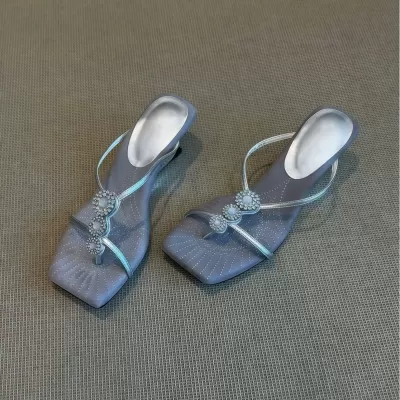 Chuyuji Sommer Neu Eckige Zehe Zehensteg Strass Slip On Mode Sandalen Damen Hoher Absatz · YANYAN China shoe factory