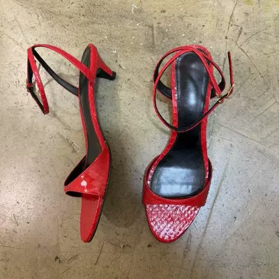 Chuyuji 2026 Summer New Korean Red Ankle Strap Open Toe Stiletto Sandals Women Pointed Kitten Heel · YANYAN China shoe factory