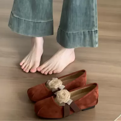 Chuyuji 2026 New French Hidden Wedge Mary Jane Shoes Women Camellia Velvet Ballet Flats · YANYAN China shoe factory