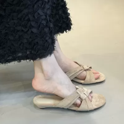 Chuyuji French Unique Square Toe Cross Strap Woven Slippers Summer Casual Vacation Block Heel Open Toe · YANYAN China shoe factory