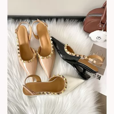 Chuyuji Pointed Toe Unique Heel Flats Women French Vintage Ankle Strap Closed Toe Rivet Wedge High Heel Sandals · YANYAN China shoe factory