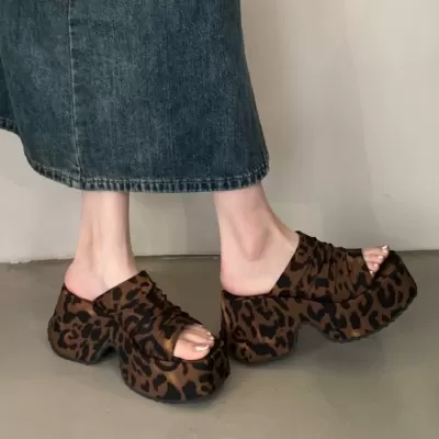 Chuyuji Women's Leopard Wedge Sandals 2026 Summer Platform Thick Heel Slippers · YANYAN China shoe factory