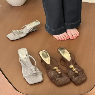Chuyuji Vintage Square Toe Rhinestone Clip Toe Strap Sandals Women Summer 2026 Wedge Heel · YANYAN China shoe factory