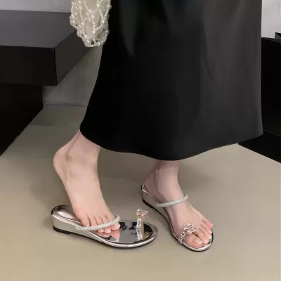Chuyuji French Fairy Rhinestone Wedge Toe Loop Sandals Women Summer 2026 New Beach · YANYAN China shoe factory