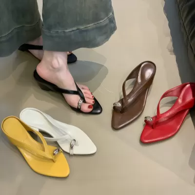 Chuyuji Thick Heel Sandals Women Outdoor 2026 Summer French Elegant Metal Buckle Toe Loop · YANYAN China shoe factory