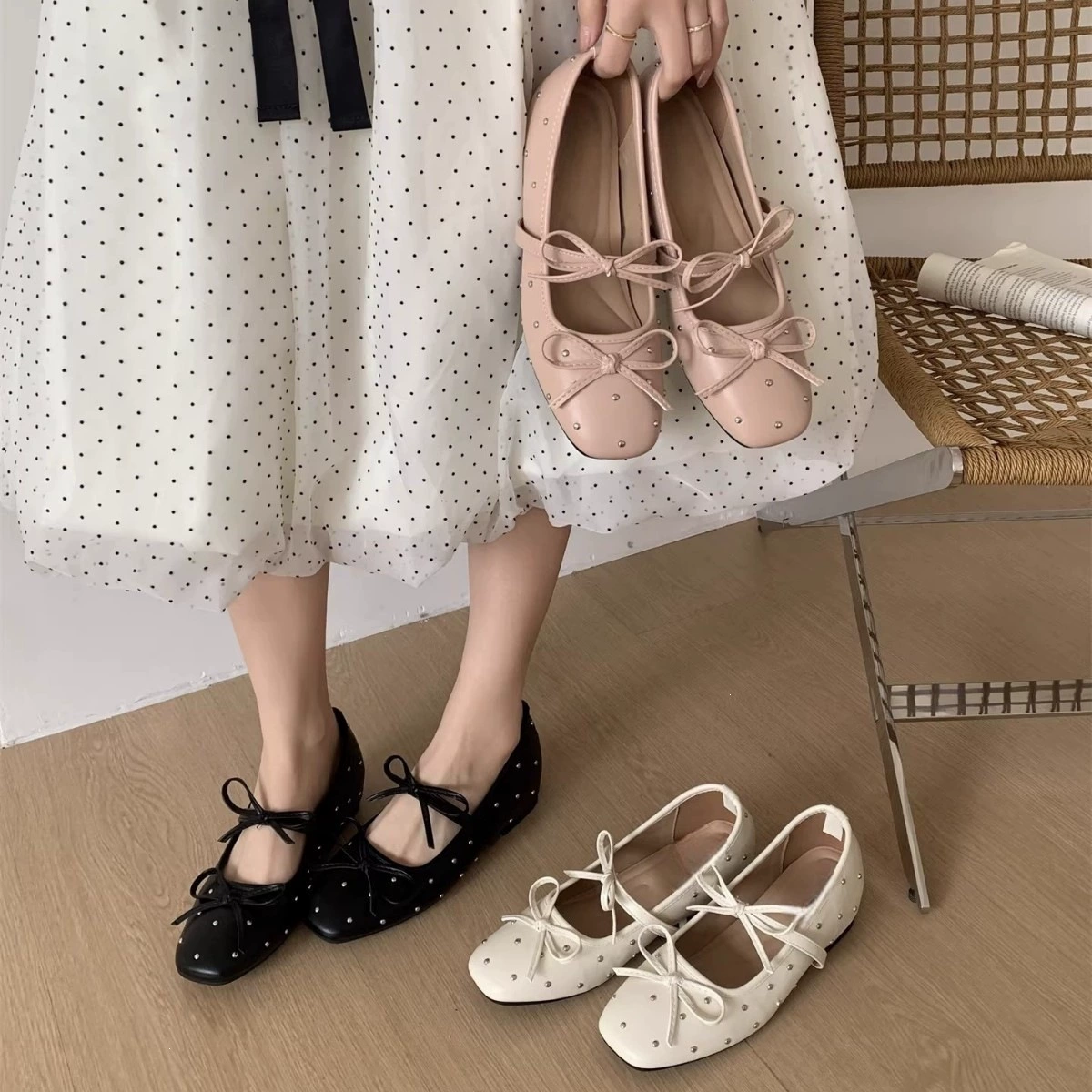 Sapatos Mary Jane Chuyuji Femininos Retro com Rebites e Salto Interno, Laço Bailarina, Peça Única