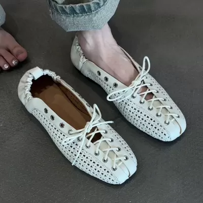 New Arrival Versatile Square Toe Lace-up Flat Shoes for Women Retro Round Toe Cross Tie Low-cut · YANYAN China shoe factory