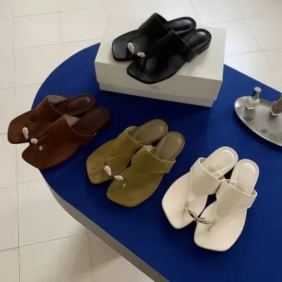 Women's Fashion Metal Decor Flip Flops 2026 Flat Square Toe Casual Slide Sandals · YANYAN China shoe factory
