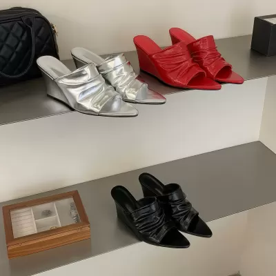 Mules plateforme à bout pointu plissé françaises femme été 2026 talon haut bout ouvert · YANYAN China shoe factory