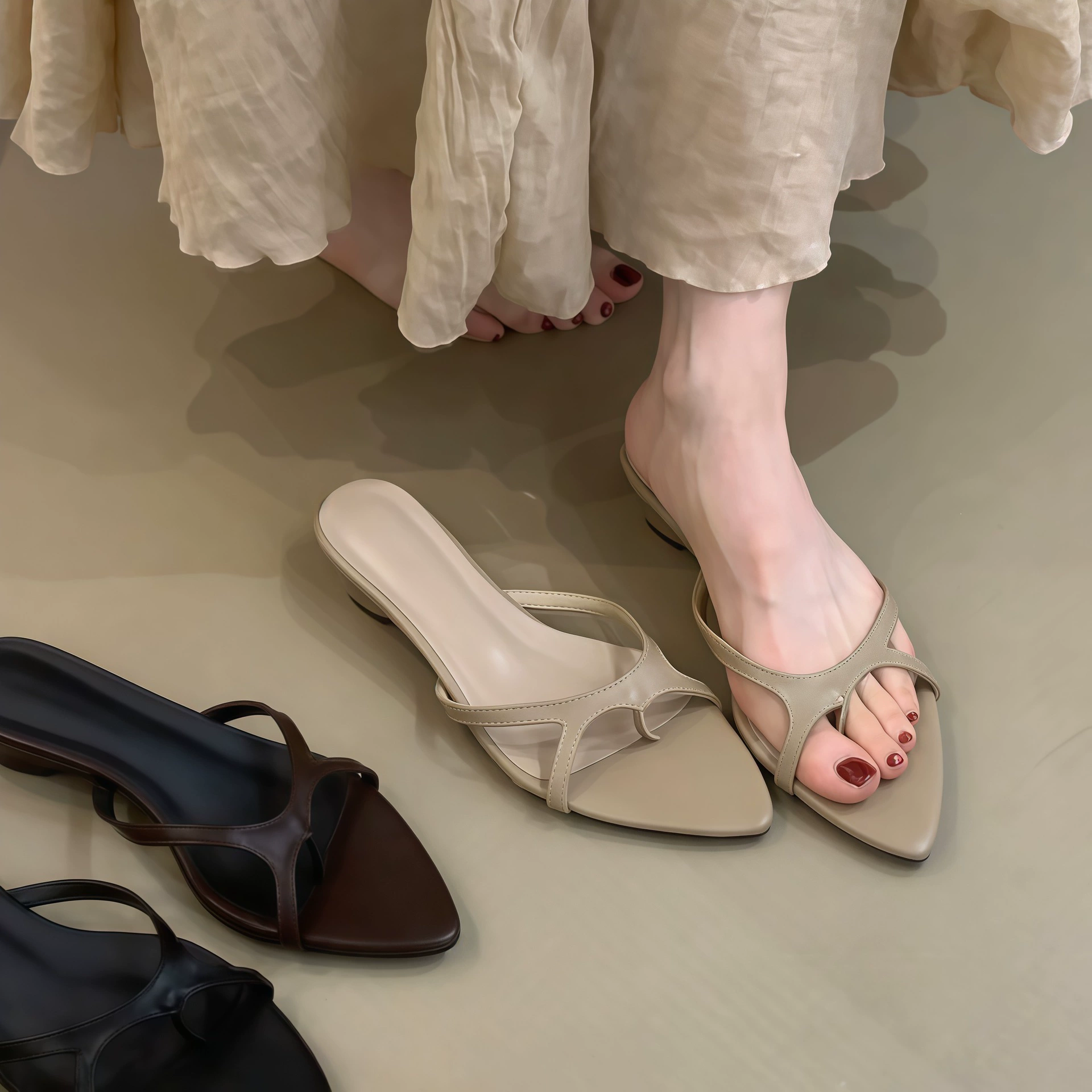 Sandálias Slide Minimalista Designer Feminino 2026 Verão Estilo Coreano Tira Fina