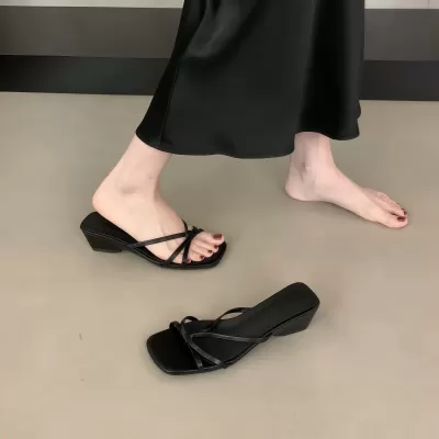 شباشب فضية مفتوحة من الأمام للنساء، كعب نمر، صيف 2026 جديد · YANYAN China shoe factory