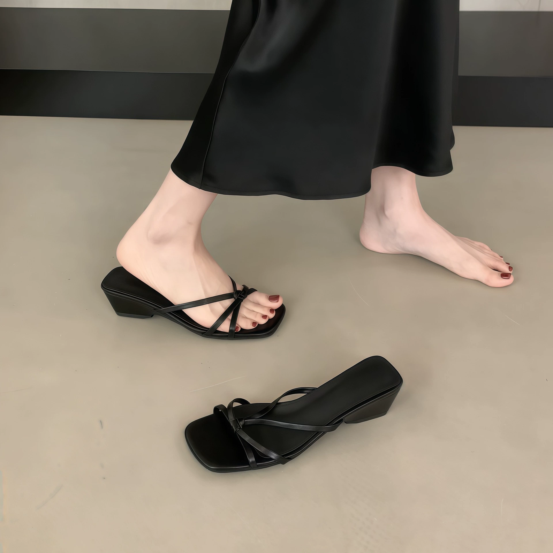 Chuyuji Chanclas plateadas de punta abierta estilo francés para mujer, verano 2026, tacones de leopardo nuevos