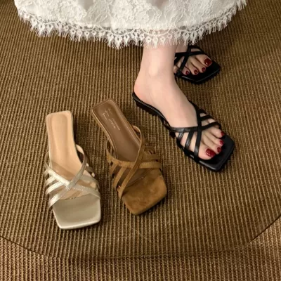 French Chunky Heel Open Toe Slippers for Women Summer 2026 Vacation Roman Sandals · YANYAN China shoe factory