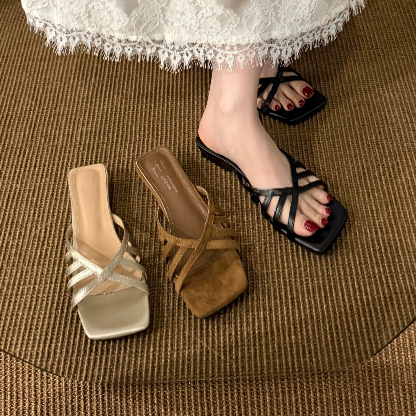 Chinelo Salto Grosso Francês Bico Aberto para Mulher Verão 2026 Sandálias Romanas Férias